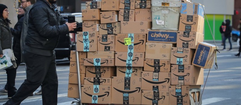 Amazon diminui ritmo e divulga lucro menor do que o esperado